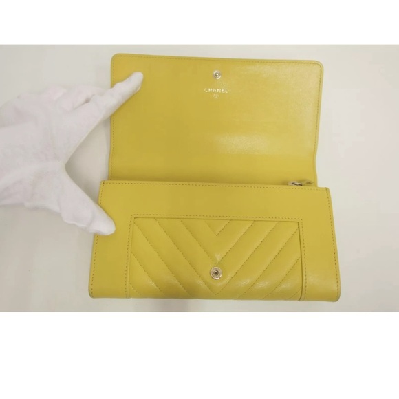 Authentic CHANEL CC Chevron V Stitch Leather Bifold Long Wallet 💝 - Picture 6 of 11